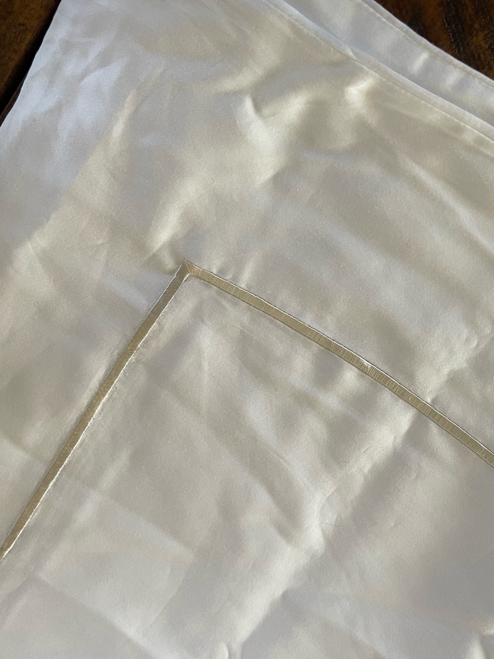 NWT Quince Signature Giza Cotton Sateen 1 Pc Duvet Cover, King/Cal (White/Sand) - Picture 2 of 4